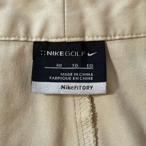 Nike Golf Khaki Shorts

Size 40

Nike Fit Dry